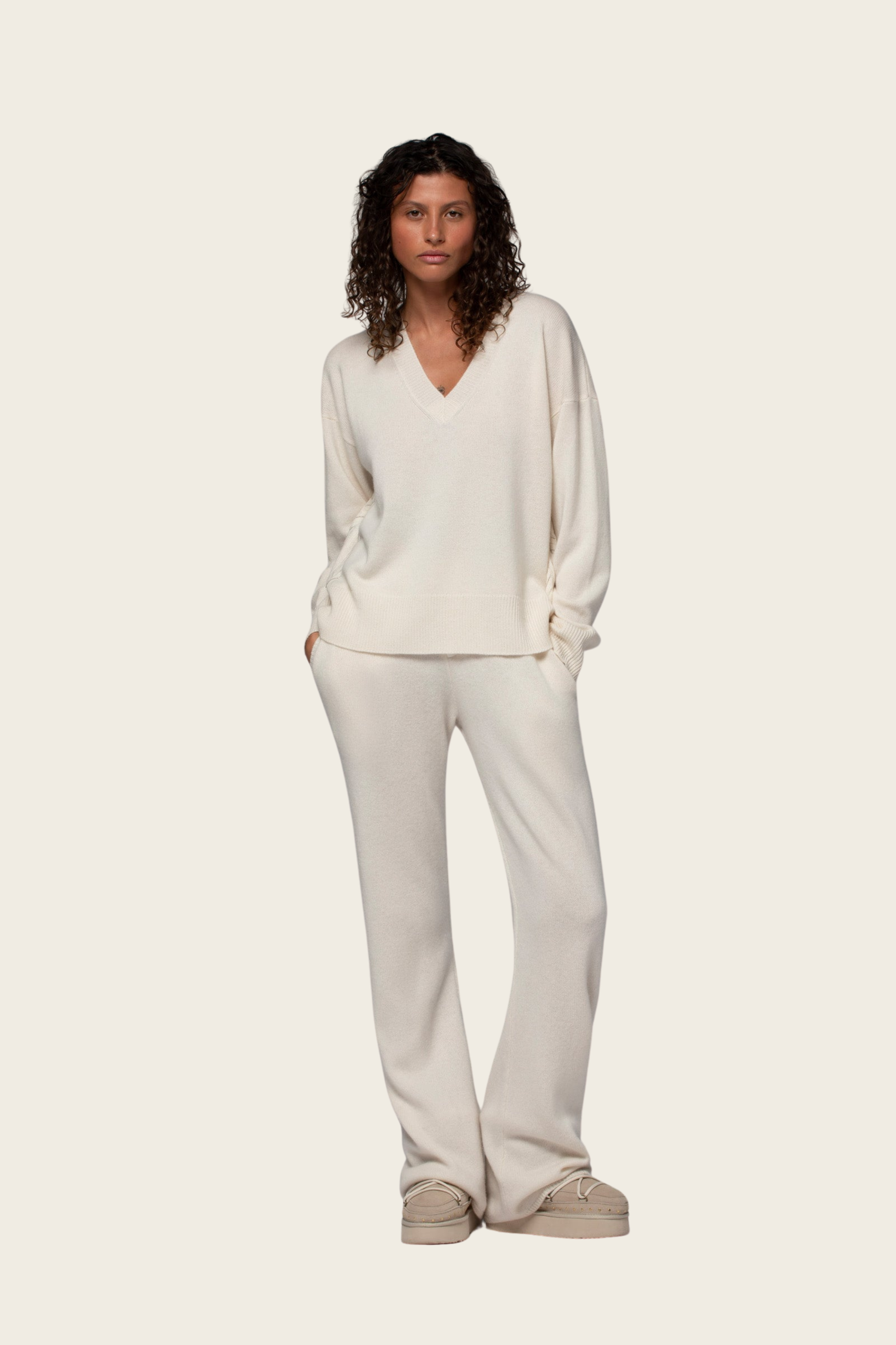 Phoebe Sweater, Composition: 70% wool, 30% cashmere, Colour: White, Slightly oversized straight cut, New Arrivals, Espace Cannelle, FW25
