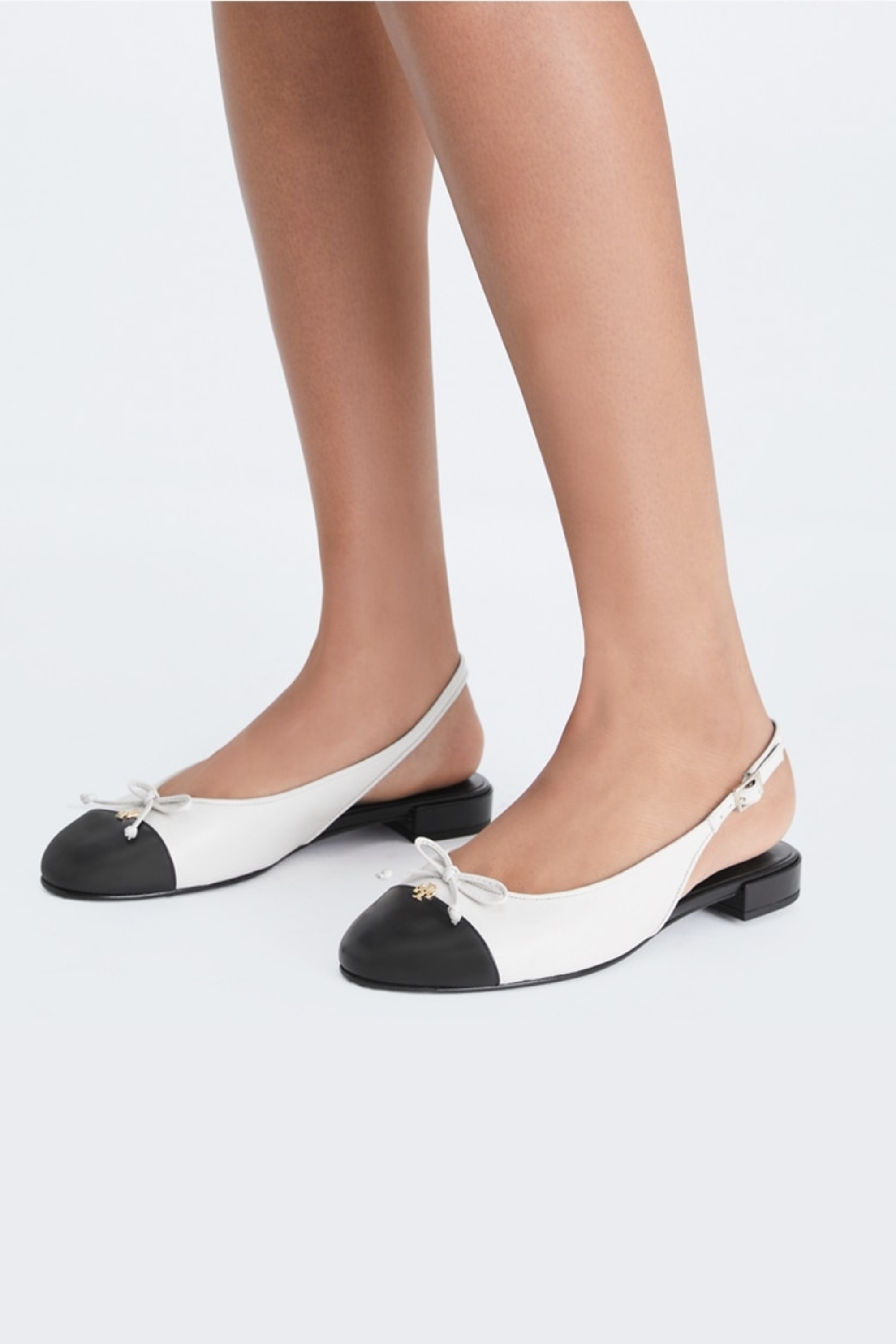 Cap-Toe Slingback, Leather upper with contrast cap toe, Napa leather lining, Colour Light Cream / Perfect Black, Buffed leather sole, New Arrivals, SS25, Espace Cannelle