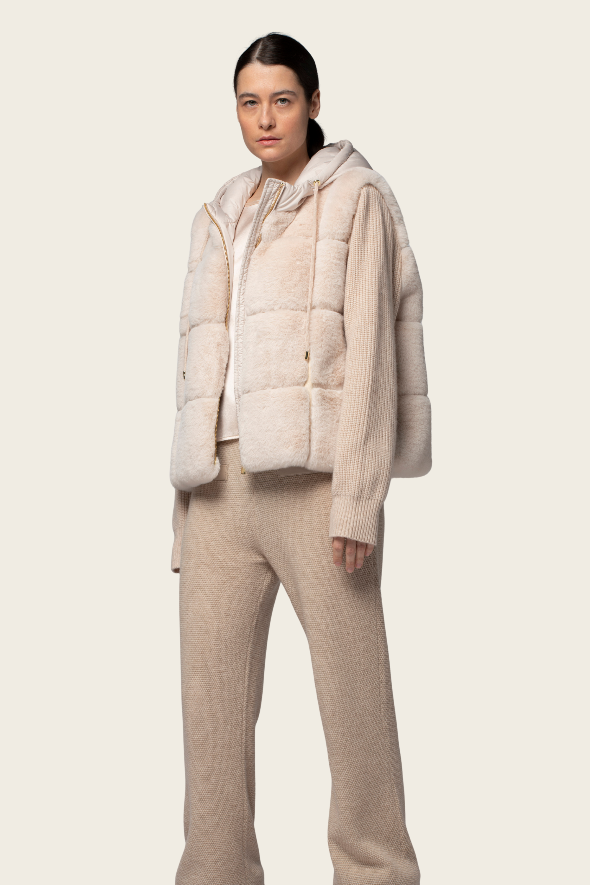 Velvia R, Composition: 100% Polyester, Colour: Sable, Knitted fabric, New Arrivals, FW25, Espace Cannelle