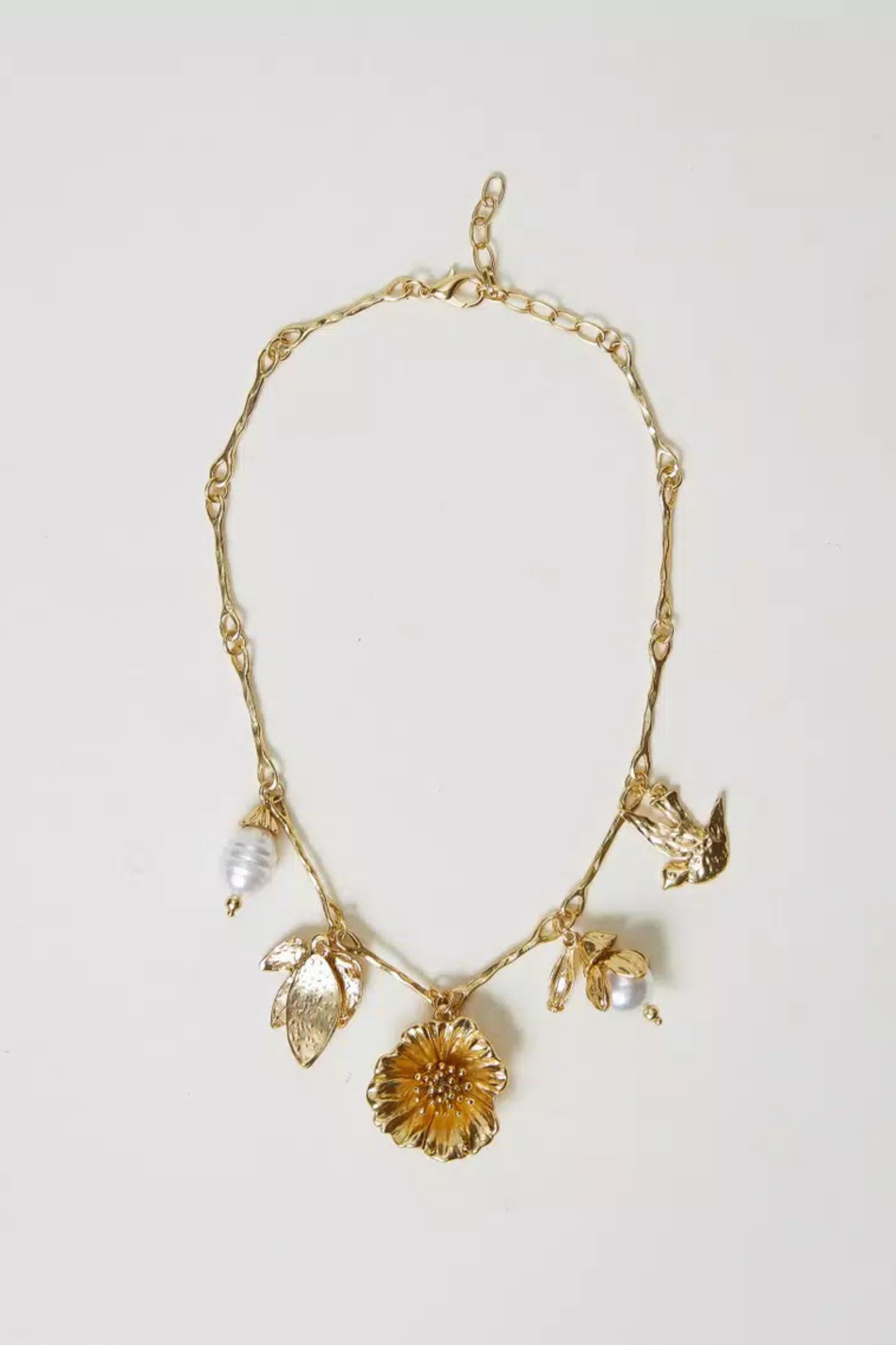 Chain necklace with pearls and pendants, Composition 100% Zinc , Colour Brushed Gold, Pearl accents , New Arrivals, SS25, Espace Cannelle