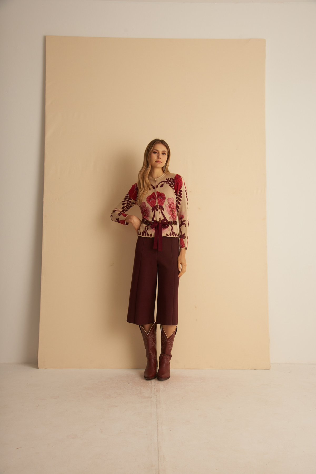 Flor cardigan with floral pattern by Cecilia Prado, front view on a model - espace cannelle