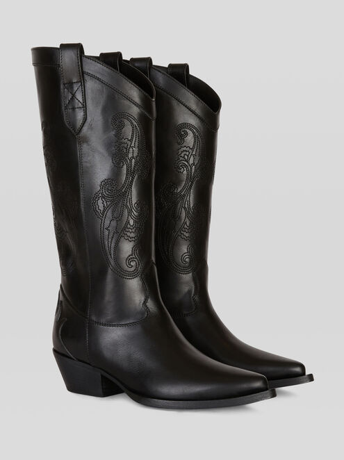 Botas de couro com bordados paisley