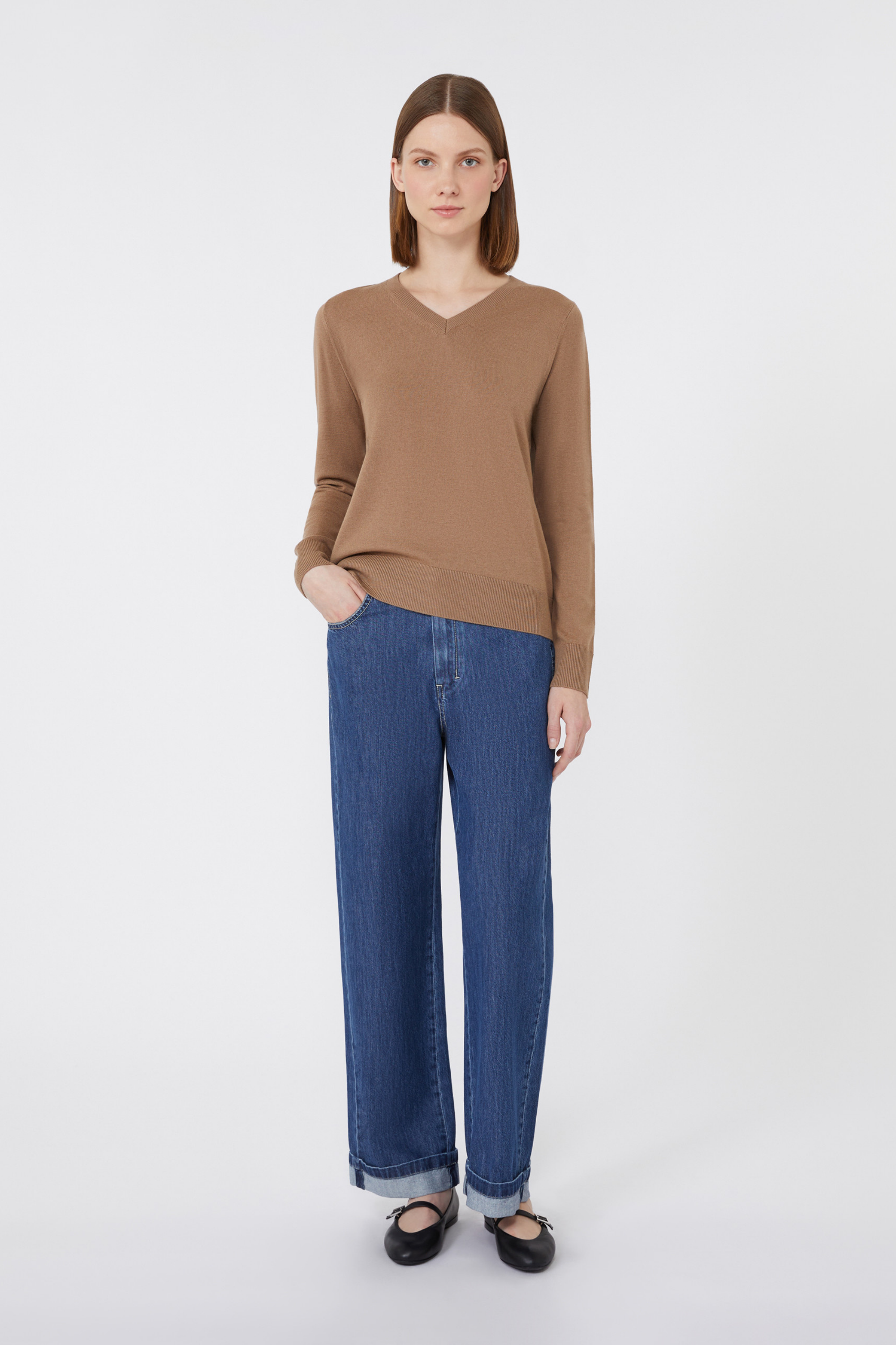 Idoneo Yarn Sweater, Material: 100% Wool, Colour: Camel, Fit: Regular, figure-hugging, Neckline: V neck, New Arrivals, FW25, Espace Cannelle