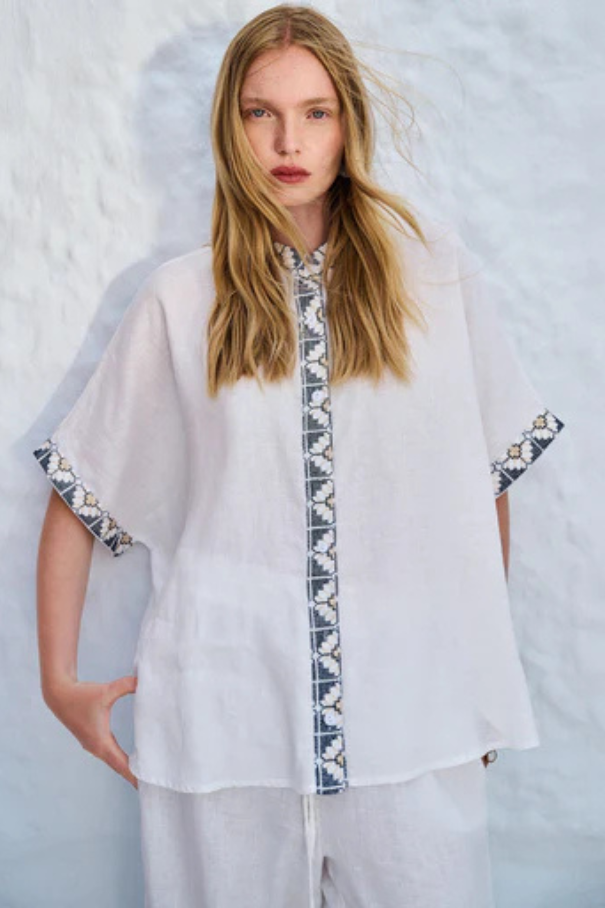 Embroidered Oversized Shirt - Greek Archaic Kori (desc feita) - ESPACE CANNELLE - New Arrivals