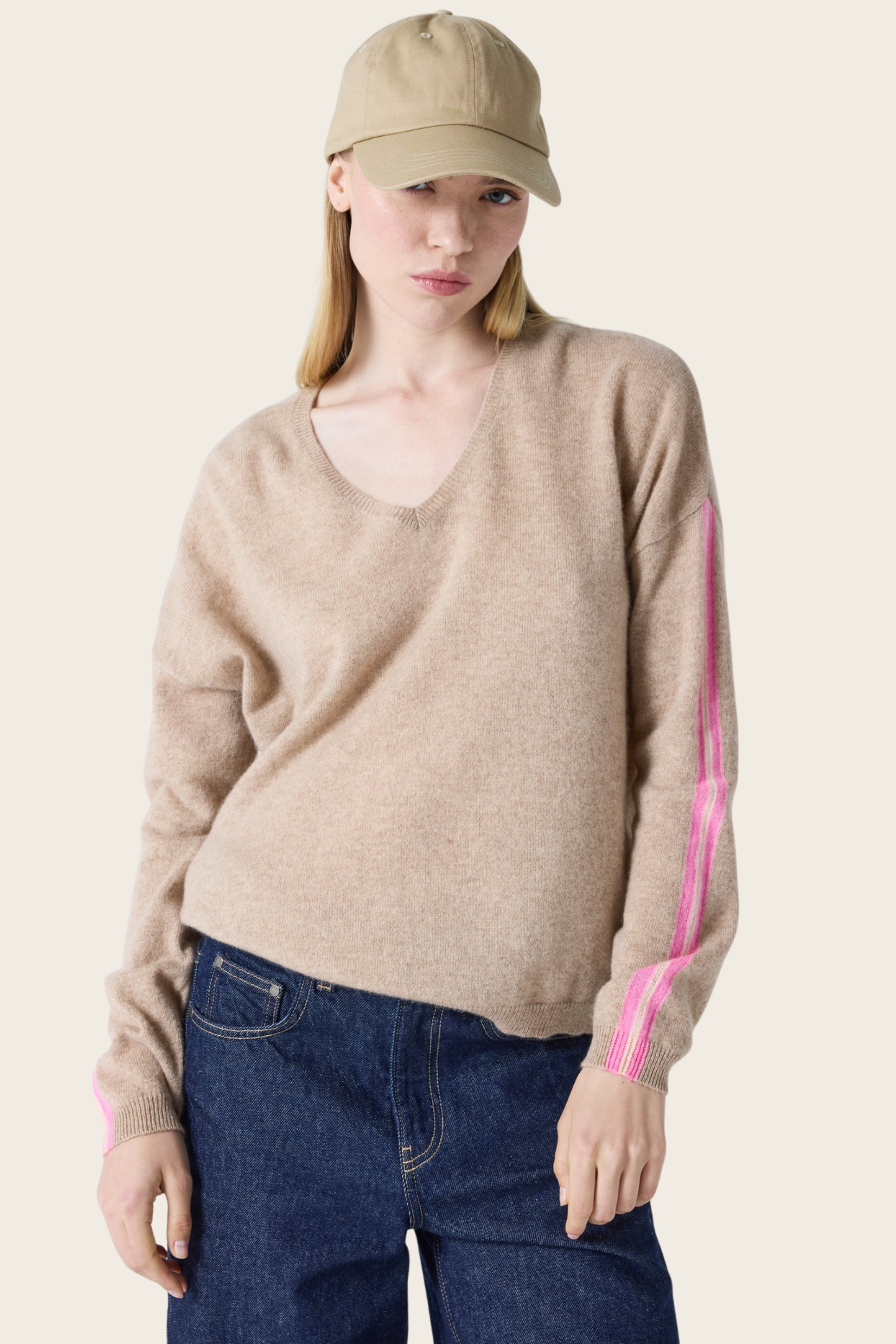 Alexia V-neck Sweater, Material: 100% Cashmere (2-ply, 12 GG), Fit: Oversized, Neckline: V-Neck, New Arrivals, Espace Cannelle, FW25
