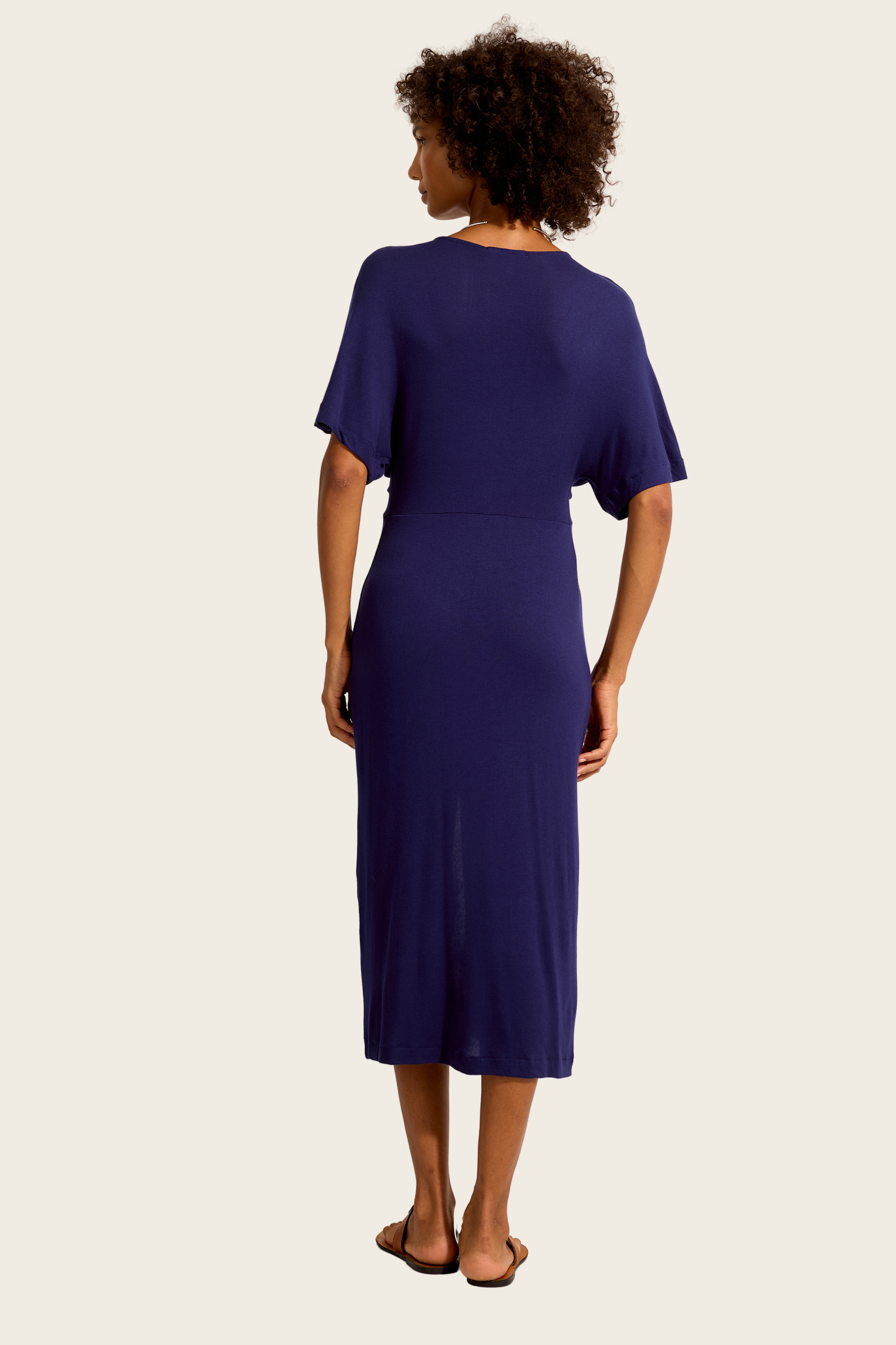 Vestido de saída de praia com decote em V e detalhe torcido na frente - Lenny Niemeyer