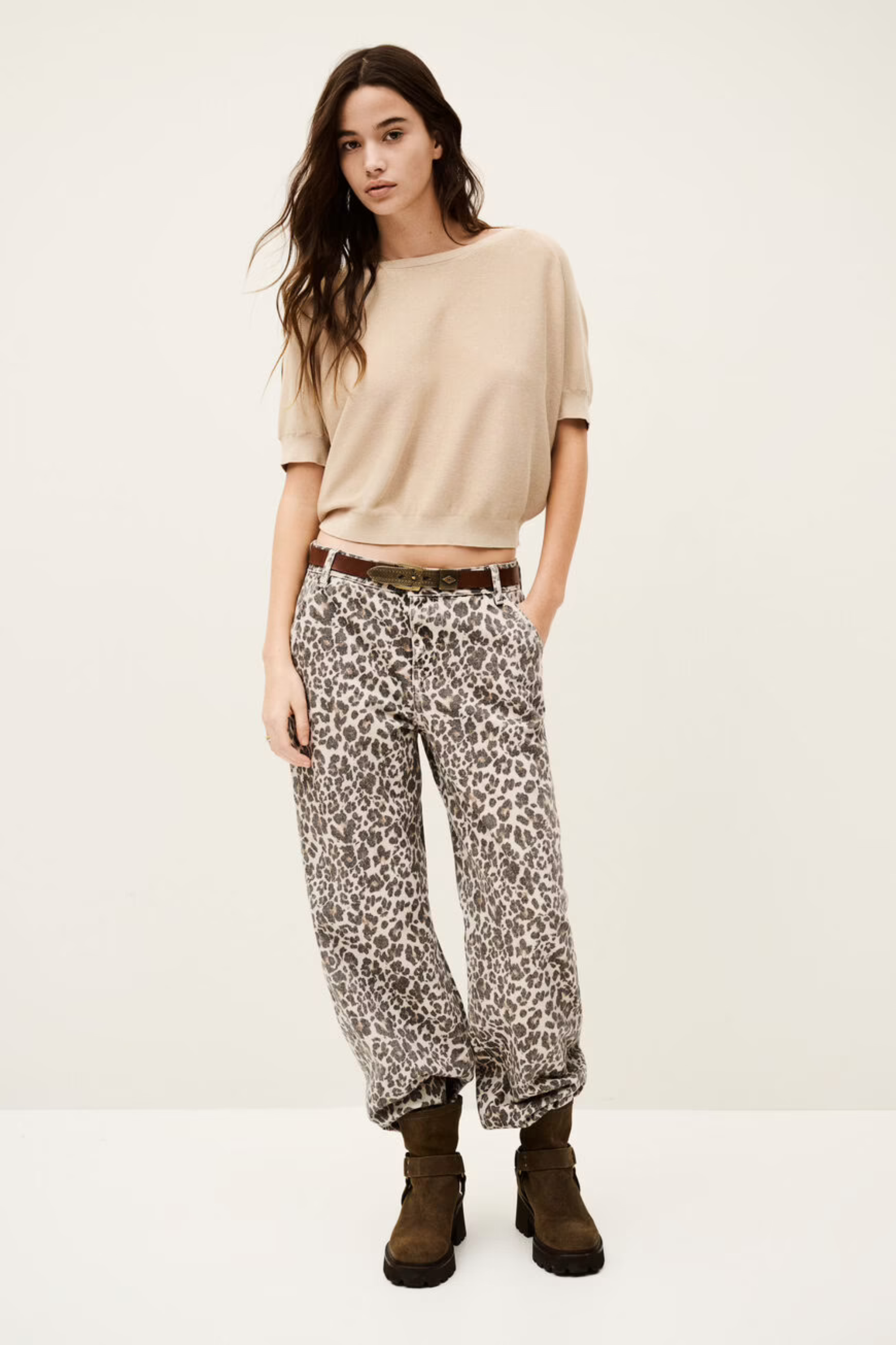 Basem cardigan, Composition: 50% modal, 50% organic cotton, Colour: Beige, V-neckline, New Arrivals, SS25, Espace Cannelle
