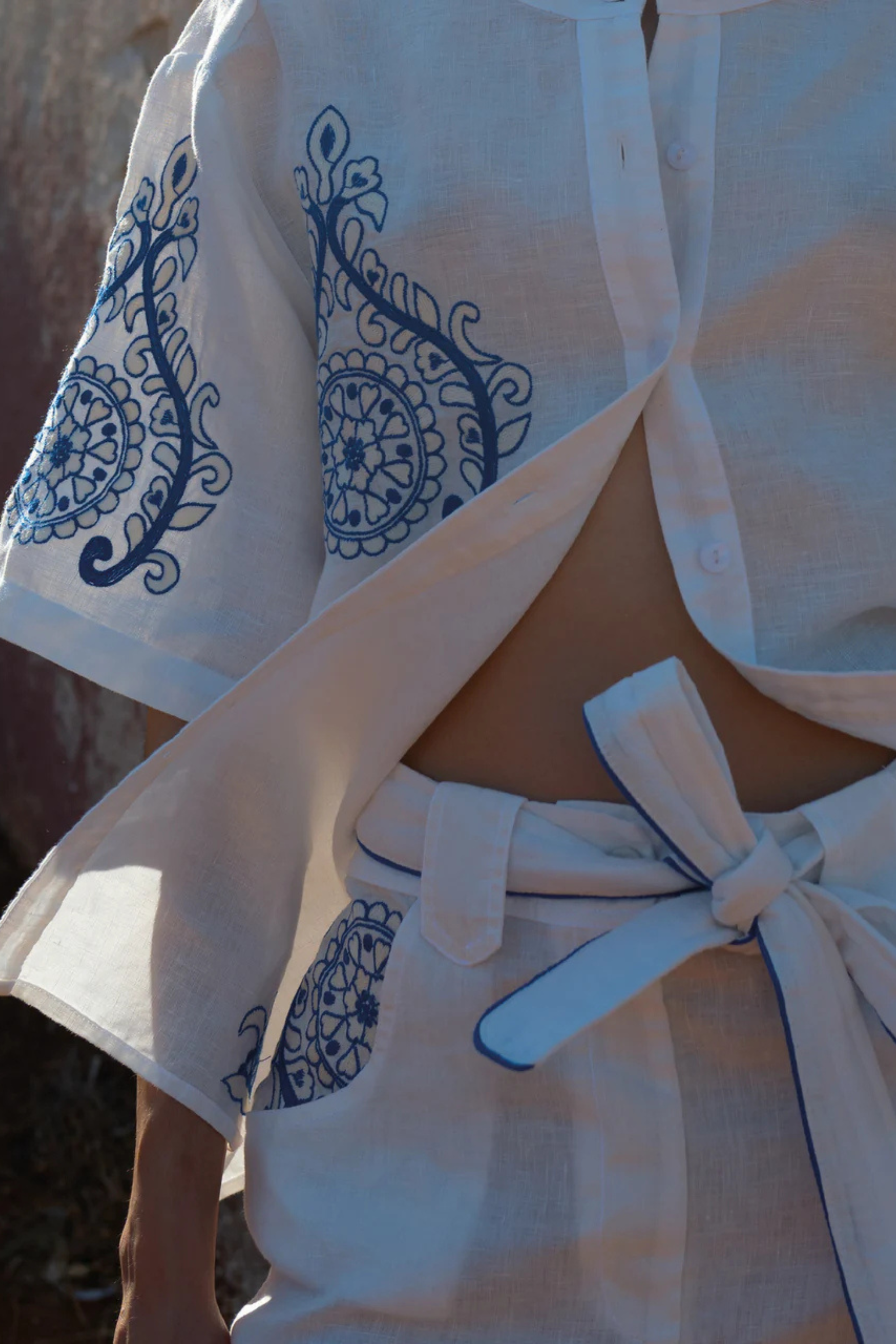 High-Waisted Linen Shorts - Greek Archaic Kori