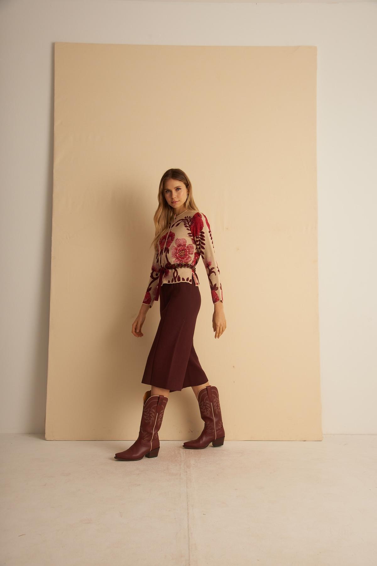 Flor cardigan with floral pattern by Cecilia Prado, side view on a model - espace cannelle