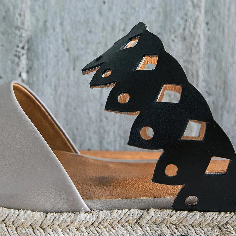 Kendra espadrille by Di Gaia, close-up of the black fish-shaped cutout strap and braided sole edge - espace cannelle
