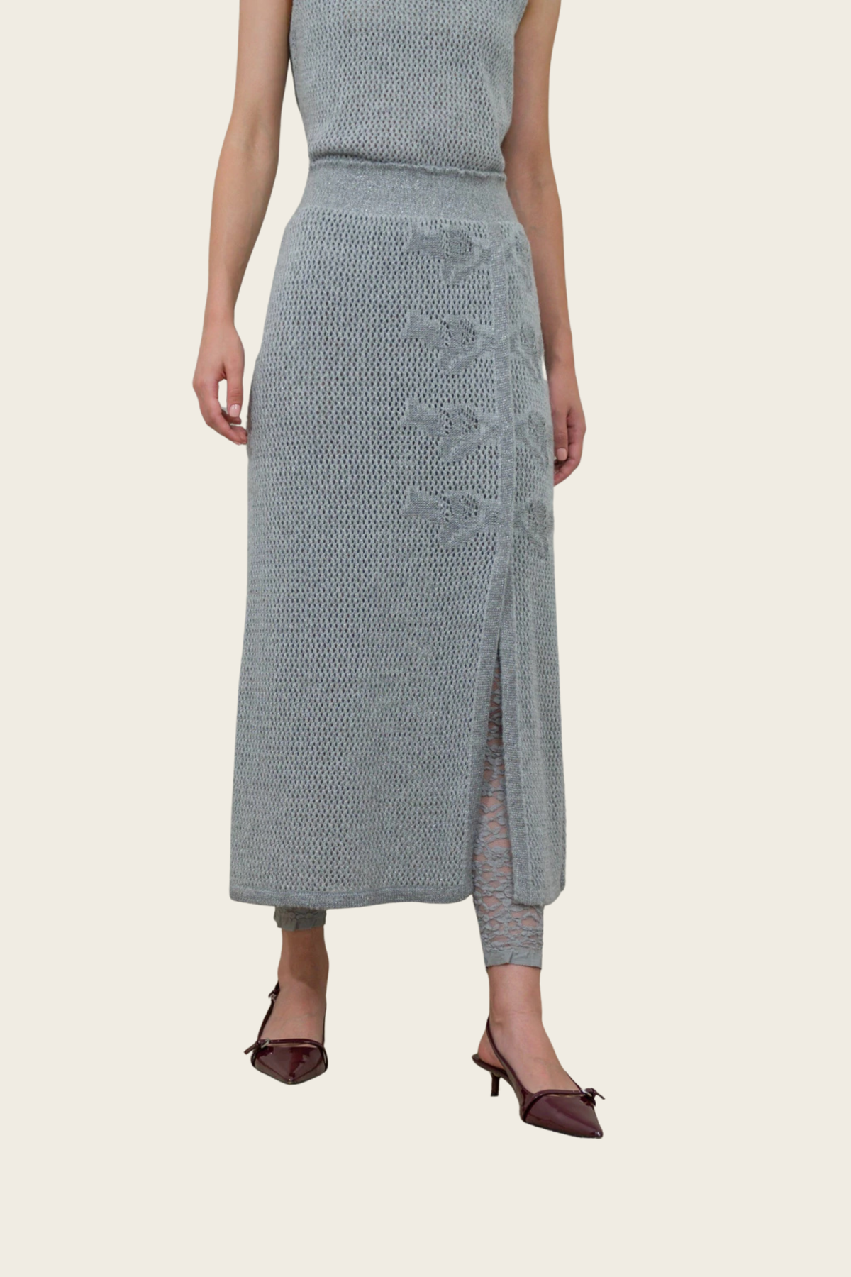 Rose skirt with bow details by Cecilia Prado, close-up of bow details and side slit