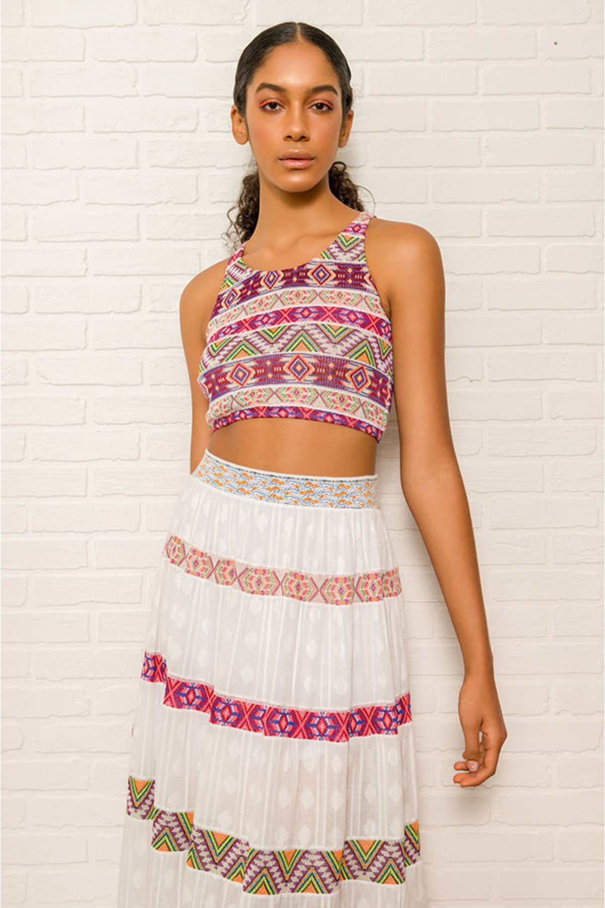 Agatha geometric-pattern top by Cecilia Prado, angled view on a model - espace cannelle